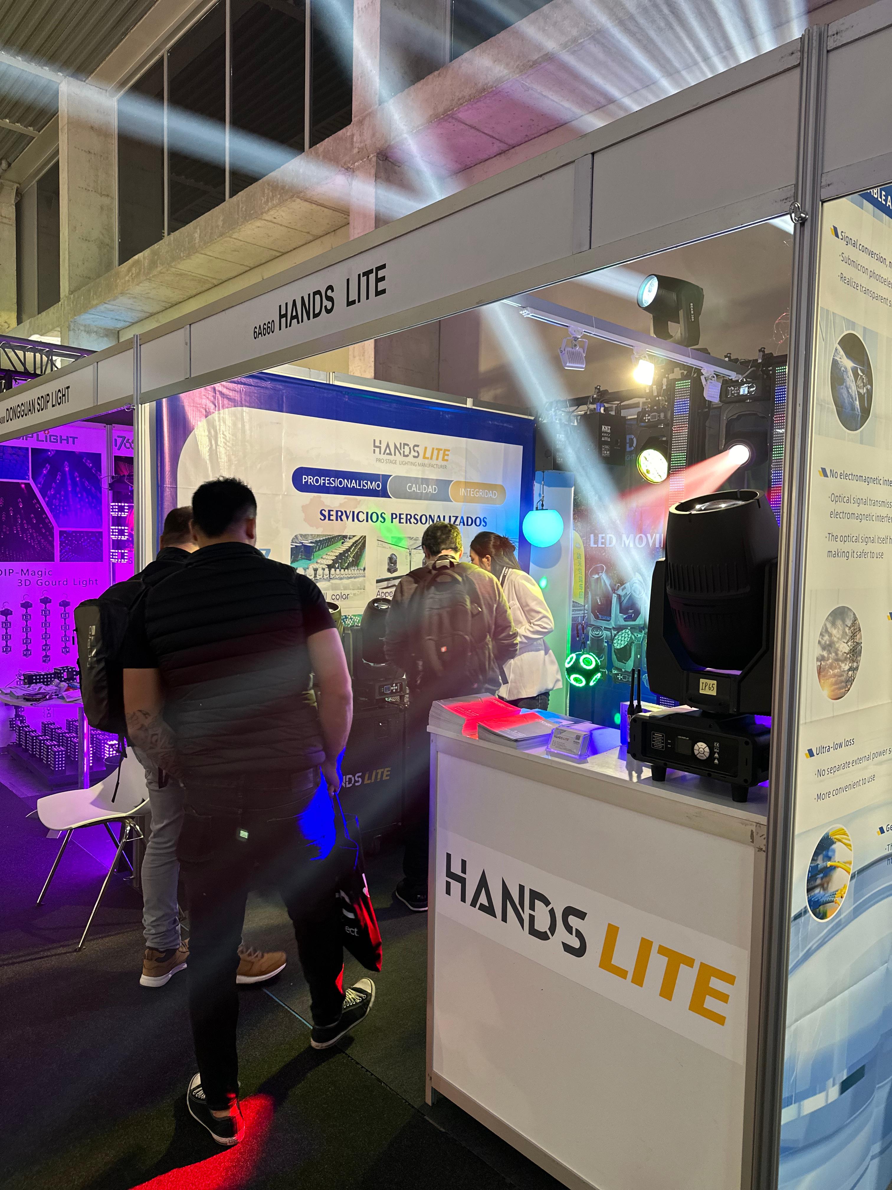 ISE-HANDSLITE 05.jpg