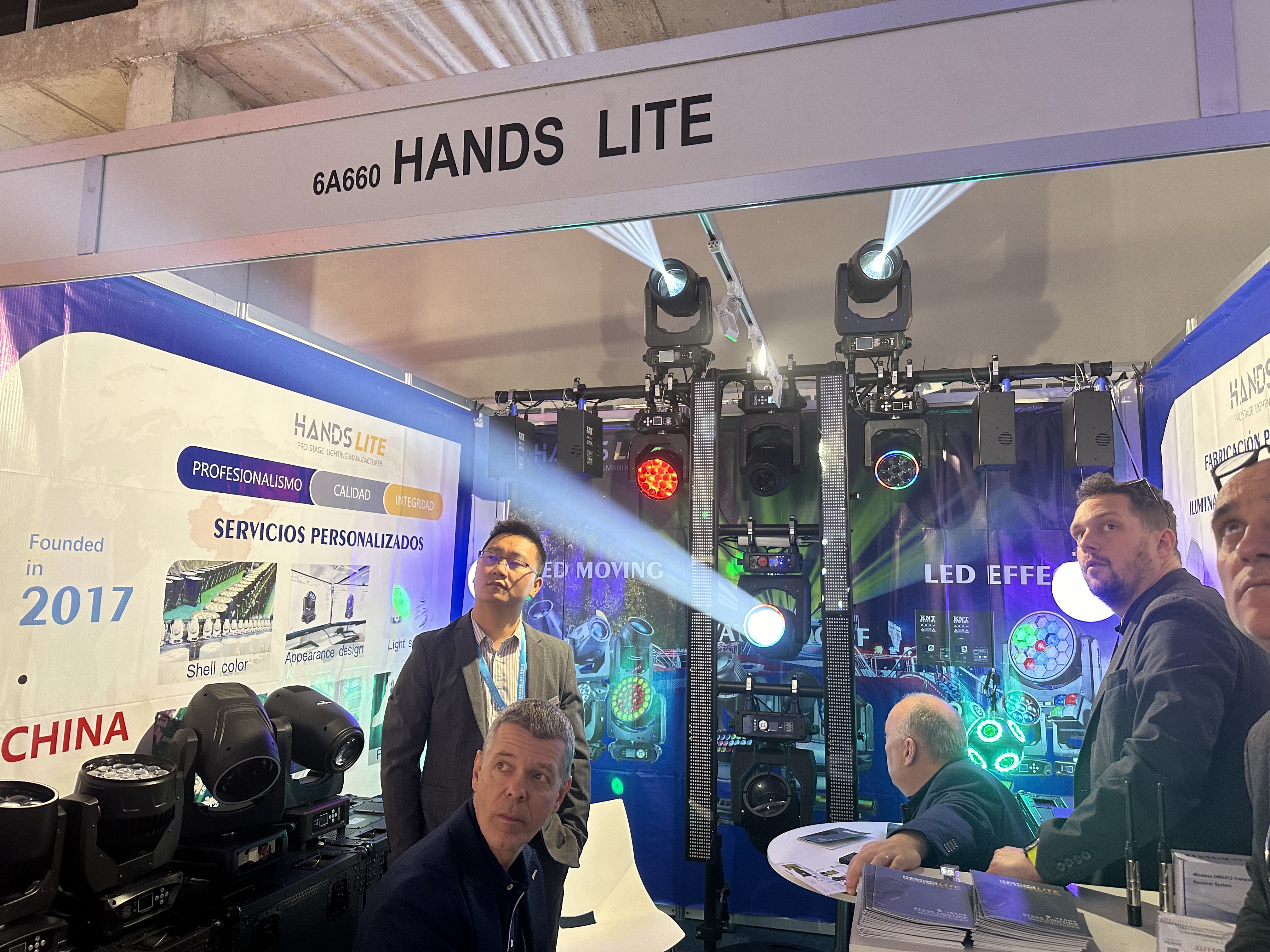 ISE-HANDSLITE 12.jpg